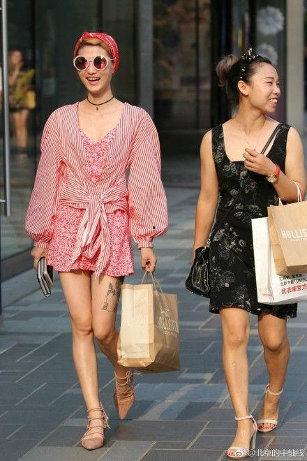 三里屯街拍吃瓜视频,揭秘时尚潮流与美食诱惑的完美融合